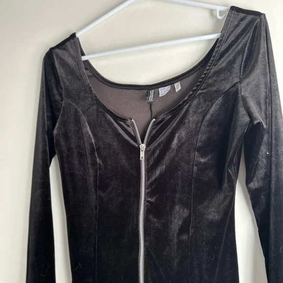 H&M‎ dress - Picture 2 of 5